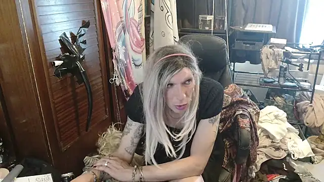 Snapshot of Ombeline1 chatting on 28, 5, 2026 Ombeline1 online show from 28, 5, 2026