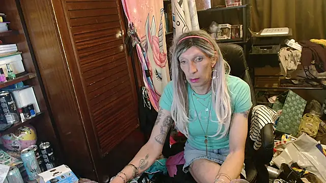 Snapshot of Ombeline1 chatting on 24, 4, 2026 Ombeline1 online show from 24, 4, 2026