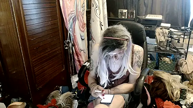 Snapshot of Ombeline1 chatting on 21, 5, 2026 Ombeline1 online show from 21, 5, 2026