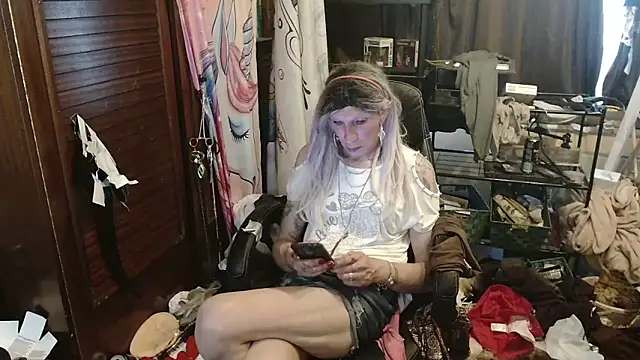 Snapshot of Ombeline1 chatting on 24, 5, 2026 Ombeline1 online show from 24, 5, 2026