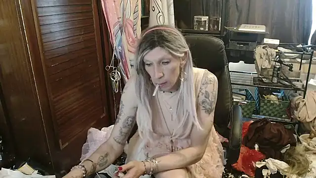 Snapshot of Ombeline1 chatting on 17, 5, 2026 Ombeline1 online show from 17, 5, 2026