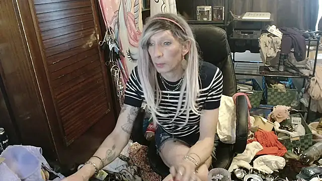 Snapshot of Ombeline1 chatting on 11, 5, 2026 Ombeline1 online show from 11, 5, 2026