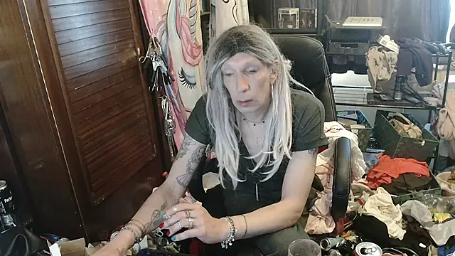 Snapshot of Ombeline1 chatting on 7, 5, 2026 Ombeline1 online show from 7, 5, 2026