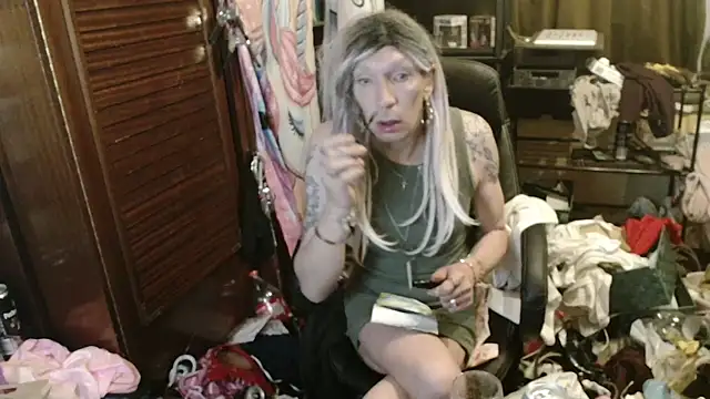 Snapshot of Ombeline1 chatting on 3, 5, 2026 Ombeline1 online show from 3, 5, 2026