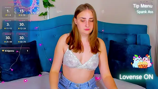 Snapshot of MilliStrii chatting on 13, 10, 2025 MilliStrii online show from 13, 10, 2025