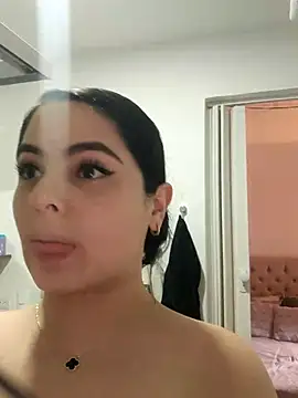 Lia Hurley online show from 15, 12, 2025