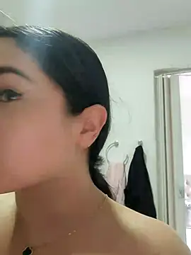 Snapshot of Lia_Hurley chatting on 1, 12, 2025 Lia Hurley online show from 1, 12, 2025