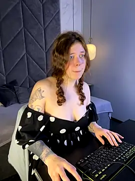 SophiePure online show from 16, 10, 2025