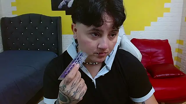 isabeautyx19 online show from 10, 4, 2026