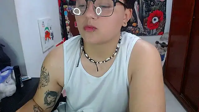 Snapshot of isabeautyx19 chatting on 10, 5, 2026 isabeautyx19 online show from 10, 5, 2026