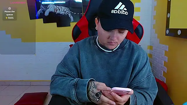 isabeautyx19 online show from 9, 3, 2025