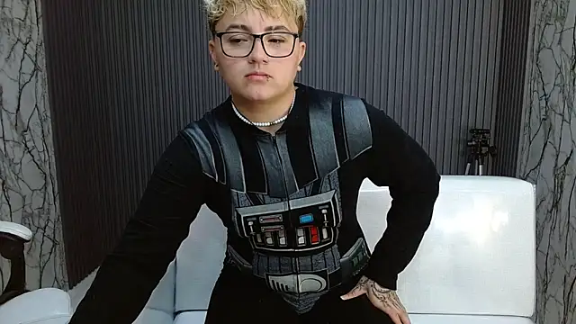 isabeautyx19 online show from 13, 10, 2025