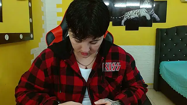 isabeautyx19 online show from 12, 11, 2025