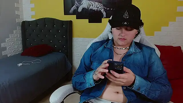 isabeautyx19 online show from 8, 4, 2026