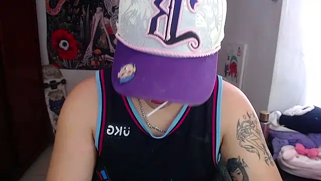 Snapshot of isabeautyx19 chatting on 5, 5, 2026 isabeautyx19 online show from 5, 5, 2026