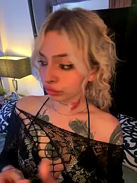 Snapshot of Bonnie_vega chatting on 19, 10, 2025 Bonnie vega online show from 19, 10, 2025