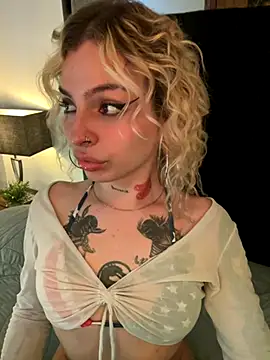 Snapshot of Bonnie_vega chatting on 8, 11, 2025 Bonnie vega online show from 8, 11, 2025