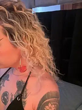 Snapshot of Bonnie_vega chatting on 7, 11, 2025 Bonnie vega online show from 7, 11, 2025