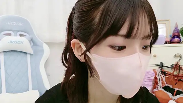 -minami- online show from 23, 11, 2025