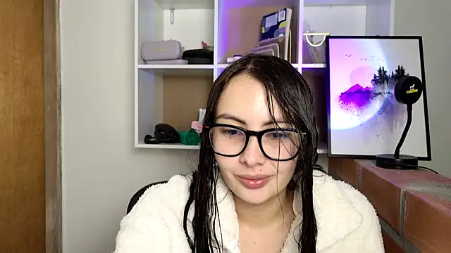 Snapshot of lalawhitte chatting on 3, 6, 2026 lalawhitte online show from 3, 6, 2026