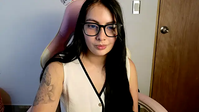 Snapshot of lalawhitte chatting on 8, 5, 2026 lalawhitte online show from 8, 5, 2026