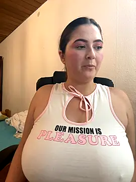 Snapshot of Kamilla_Loop chatting on 21, 10, 2025 Kamilla Loop online show from 21, 10, 2025