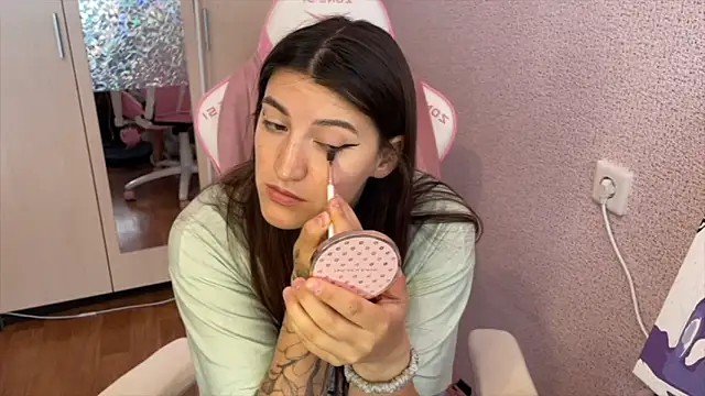 Katrin  kiss online show from 17, 4, 2026