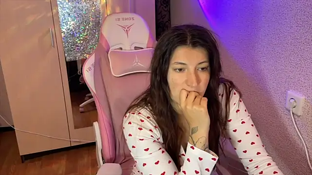 Katrin  kiss online show from 13, 4, 2026