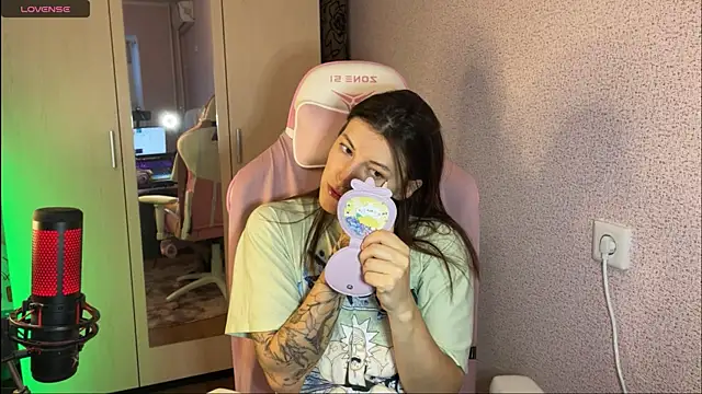 Katrin  kiss online show from 13, 3, 2025