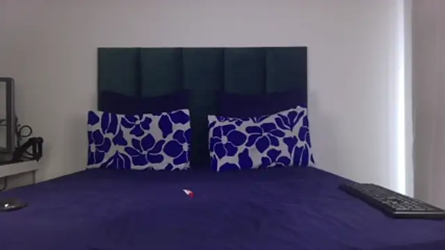 THROATGOATxo online show from 22, 12, 2025