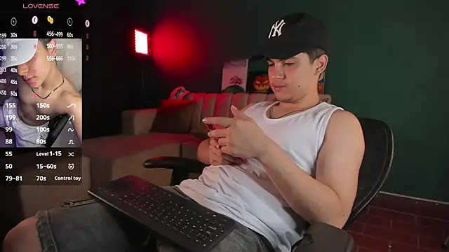 Snapshot of Brat_ chatting on 8, 2, 2025 Brat online show from 8, 2, 2025