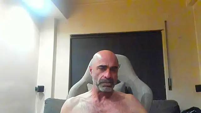 Snapshot of Bicopflirt chatting on 5, 5, 2026 Bicopflirt online show from 5, 5, 2026