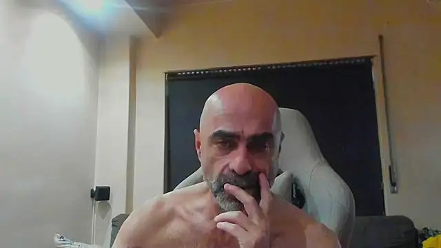 Snapshot of Bicopflirt chatting on 4, 6, 2026 Bicopflirt online show from 4, 6, 2026