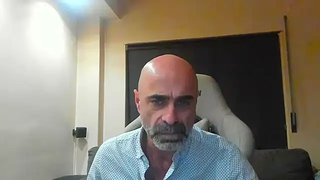 Snapshot of Bicopflirt chatting on 5, 5, 2026 Bicopflirt online show from 5, 5, 2026