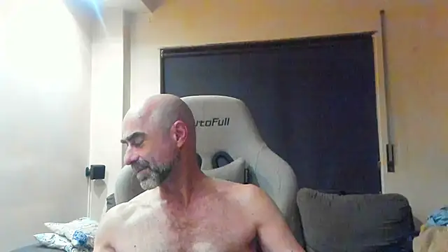 Snapshot of Bicopflirt chatting on 8, 5, 2026 Bicopflirt online show from 8, 5, 2026