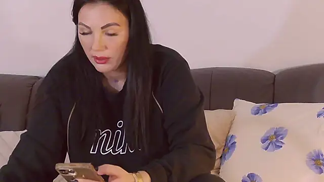 Snapshot of ReiyaRey chatting on 6, 11, 2025 ReiyaRey online show from 6, 11, 2025