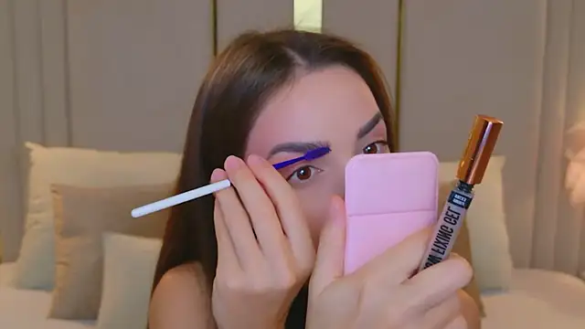 BellaHalles online show from 3, 12, 2025