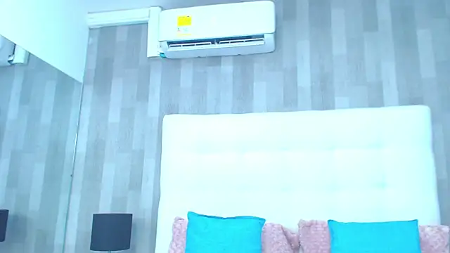 LeahMillerr online show from 17, 12, 2025