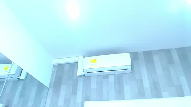 LeahMillerr online show from 25, 11, 2025