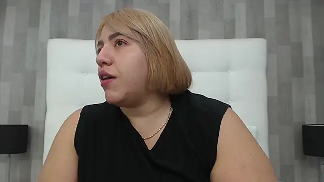 Snapshot of LeahMillerr chatting on 25, 9, 2025 LeahMillerr online show from 25, 9, 2025