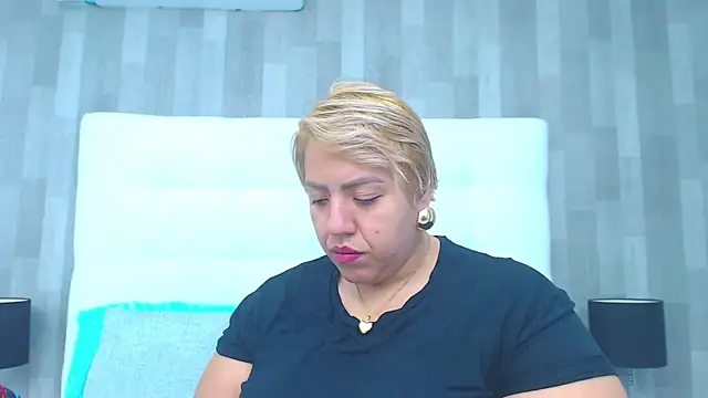 LeahMillerr online show from 5, 12, 2025