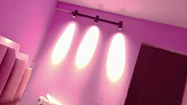 Snapshot of LoveQueen2 chatting on 4, 6, 2026 LoveQueen2 online show from 4, 6, 2026