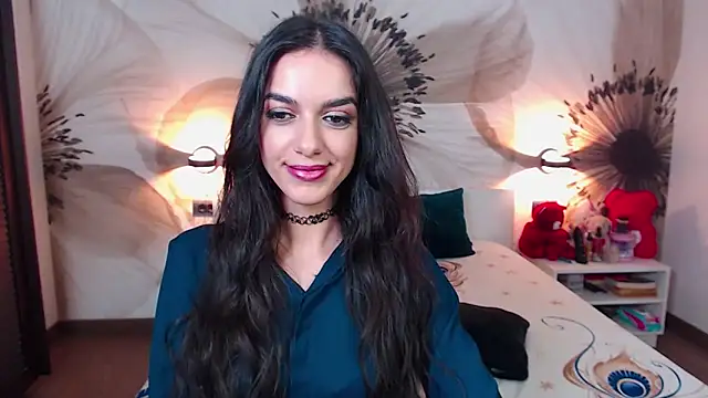 Snapshot of KatherineBisou chatting on 8, 10, 2025 KatherineBisou online show from 8, 10, 2025