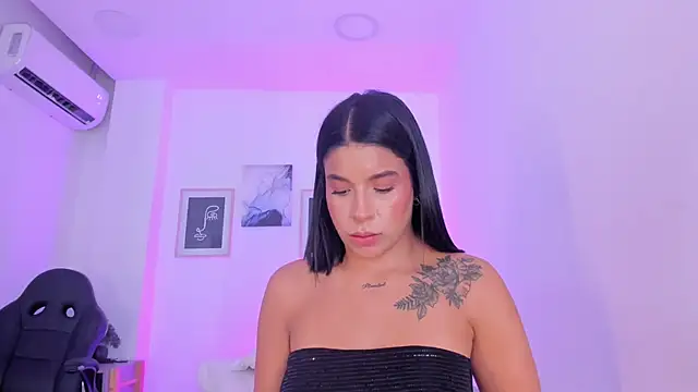 emelie 89 online show from 8, 3, 2025