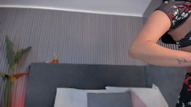 emelie 89 online show from 4, 6, 2026