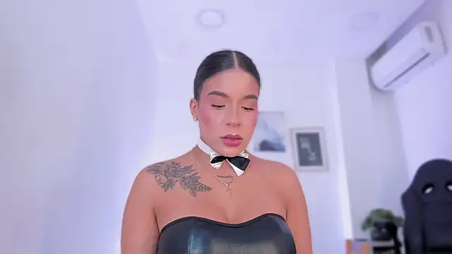 emelie 89 online show from 23, 10, 2025