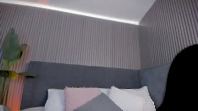 emelie 89 online show from 28, 4, 2026