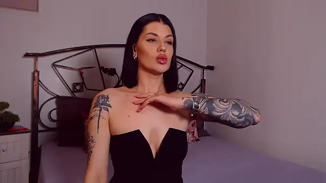 Snapshot of YvonneEverlee chatting on 18, 5, 2026 YvonneEverlee online show from 18, 5, 2026