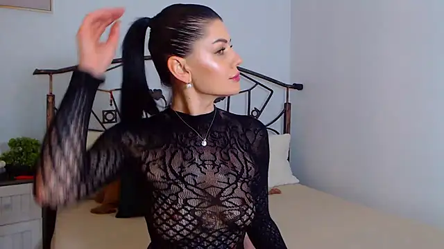 YvonneEverlee online show from 1, 2, 2025