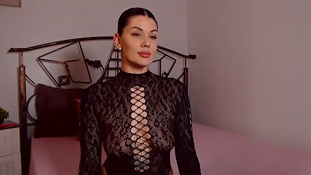 YvonneEverlee online show from 3, 4, 2026